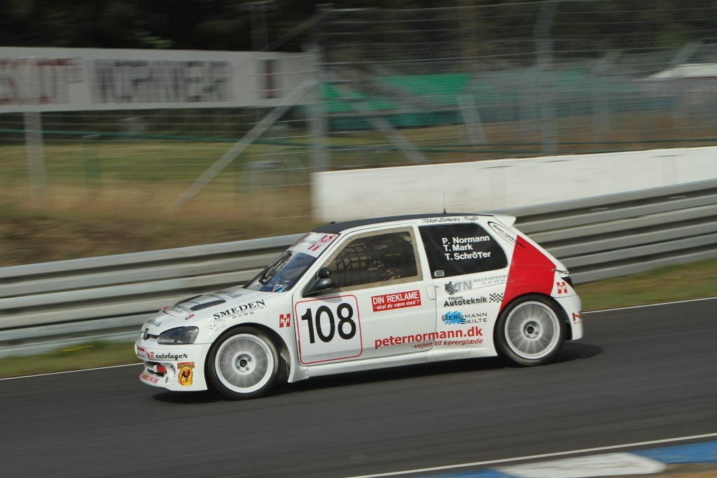 I DEC-finalen er Tommy Schröter blandt kørerne i Normann Racing’s Peugeot 106 Maxi.
(Foto: Gripping Media)